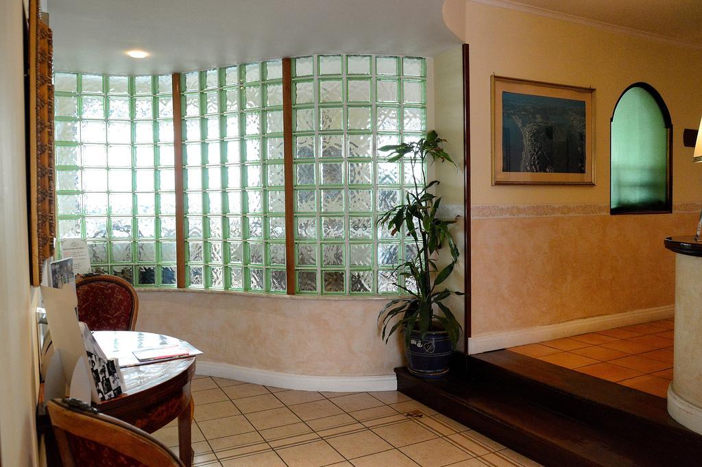 Albergo Delle Rose Поцуоли Екстериор снимка