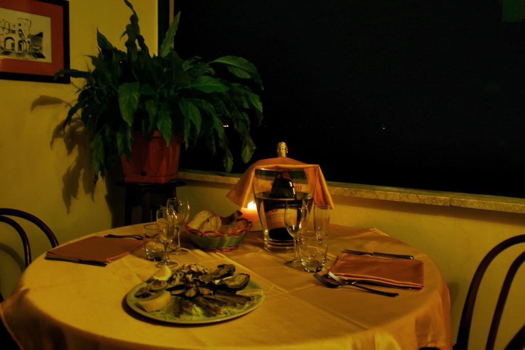 Albergo Delle Rose Поцуоли Екстериор снимка
