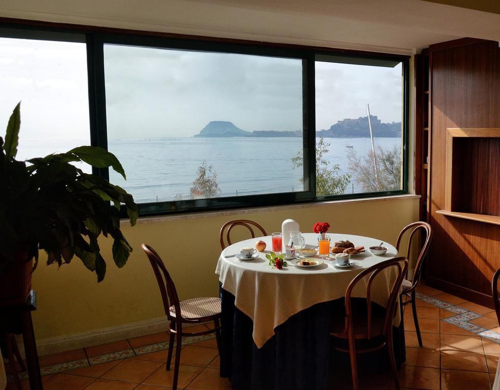 Albergo Delle Rose Поцуоли Екстериор снимка