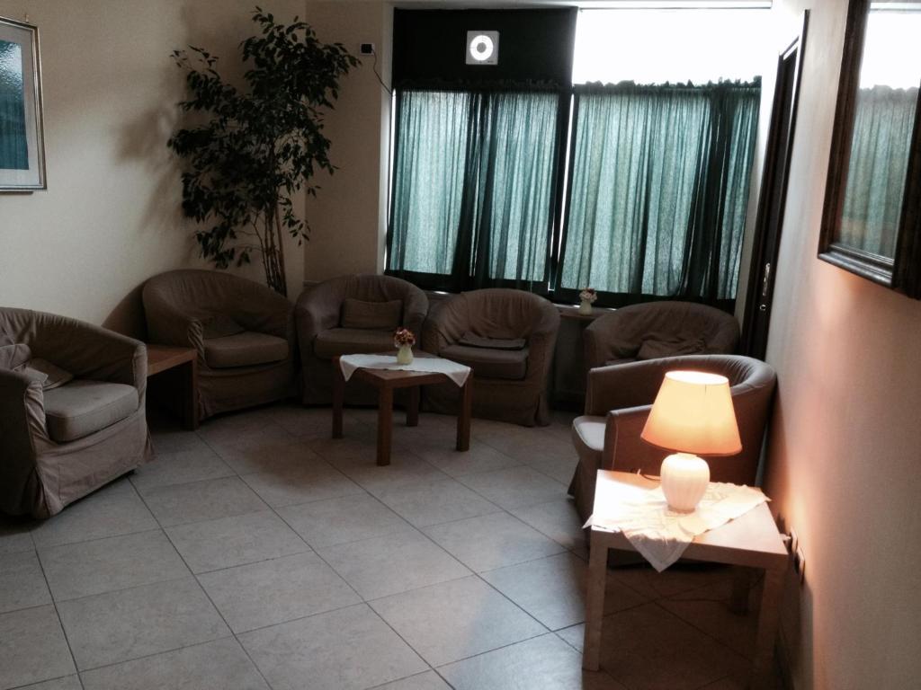 Albergo Delle Rose Поцуоли Екстериор снимка